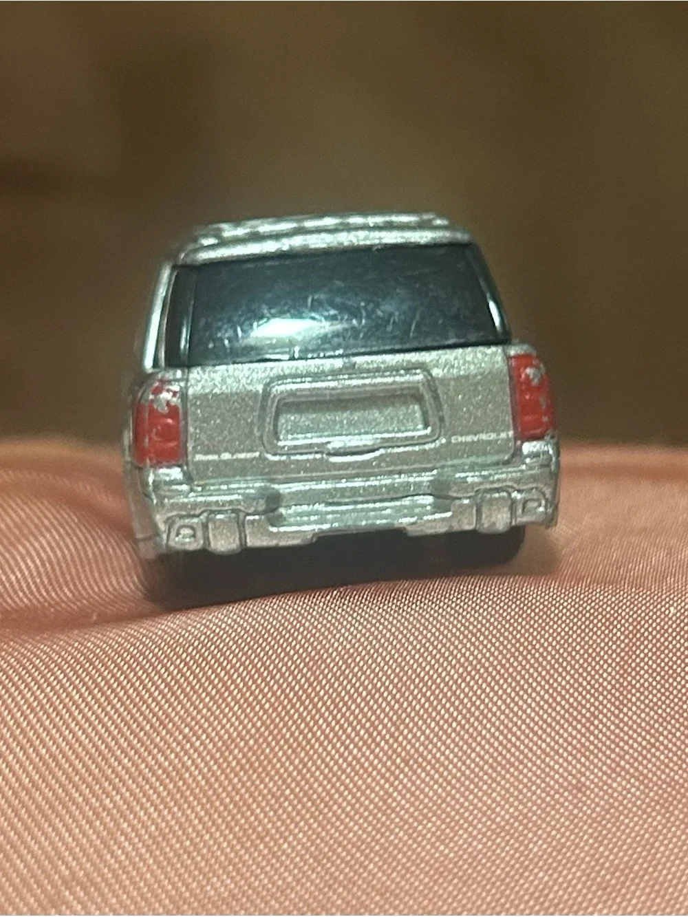 Maisto 2002 Chevrolet TrailBlazer Silver SUV 1/64 Diecast Car